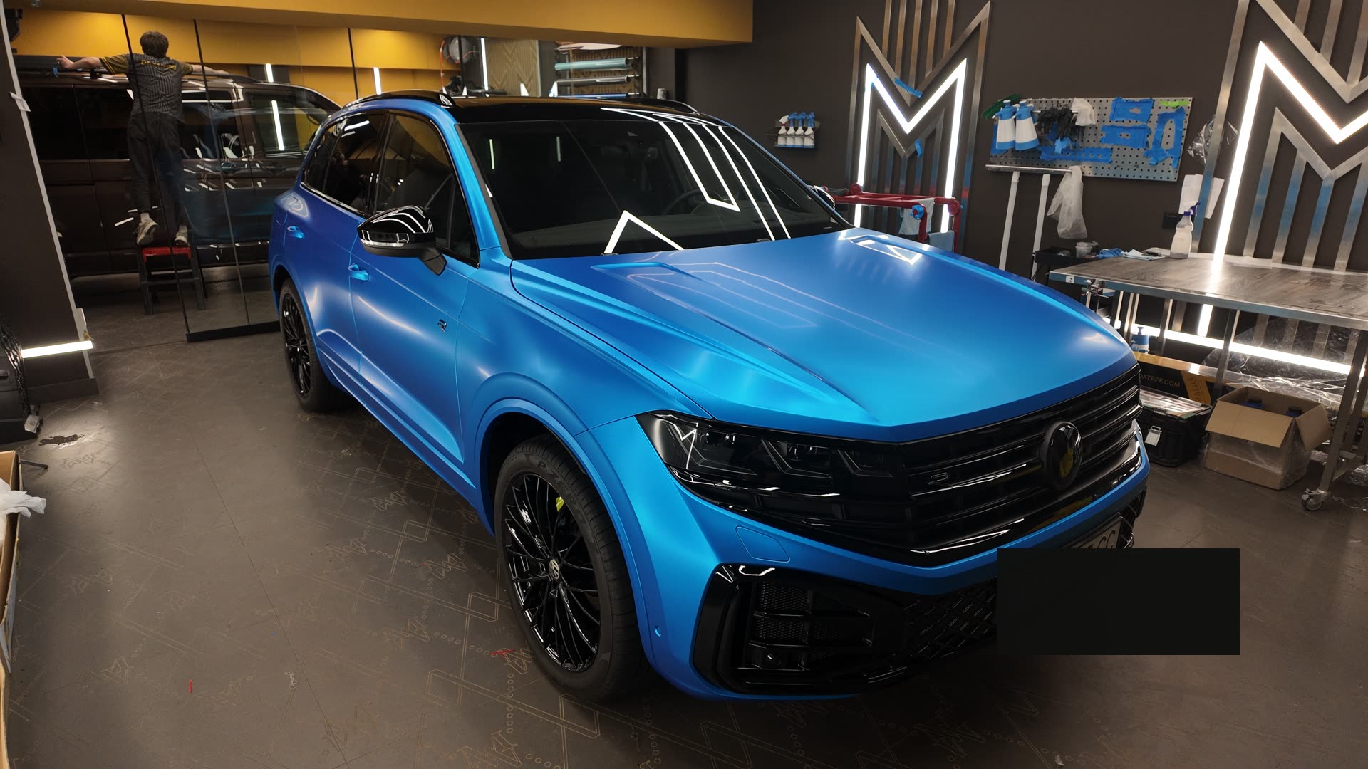 VW Touareg R після Color Change PPF спереду
